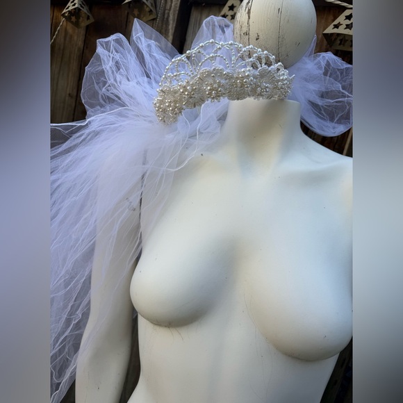 Full wedding veil with pearl headband, new never used main image 4